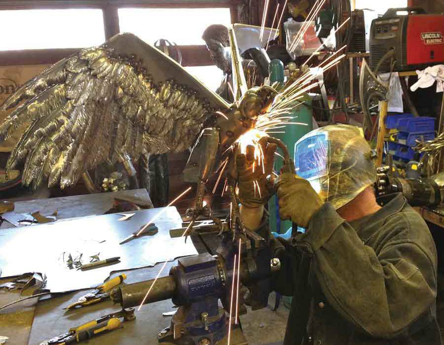 全球钣金新闻-金属制造狂：焊工制作动物的金属钣金-合肥代丰信息安全服务有限公司