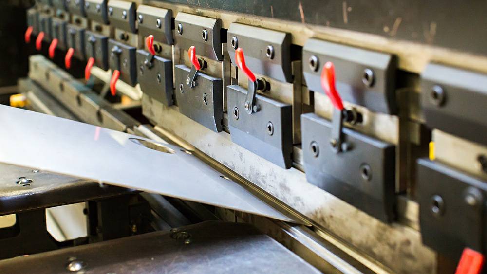 制作钣金加工项目都有哪些基础设备？-合肥代丰信息安全服务有限公司